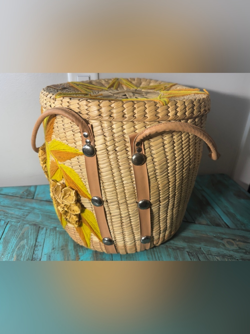 Vintage Raffia Basket Purse w/ Lid Floral Appliqué Boho Woven Straw Bag - Picture 10 of 15
